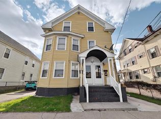1322 Newport Ave, Pawtucket, RI 02861