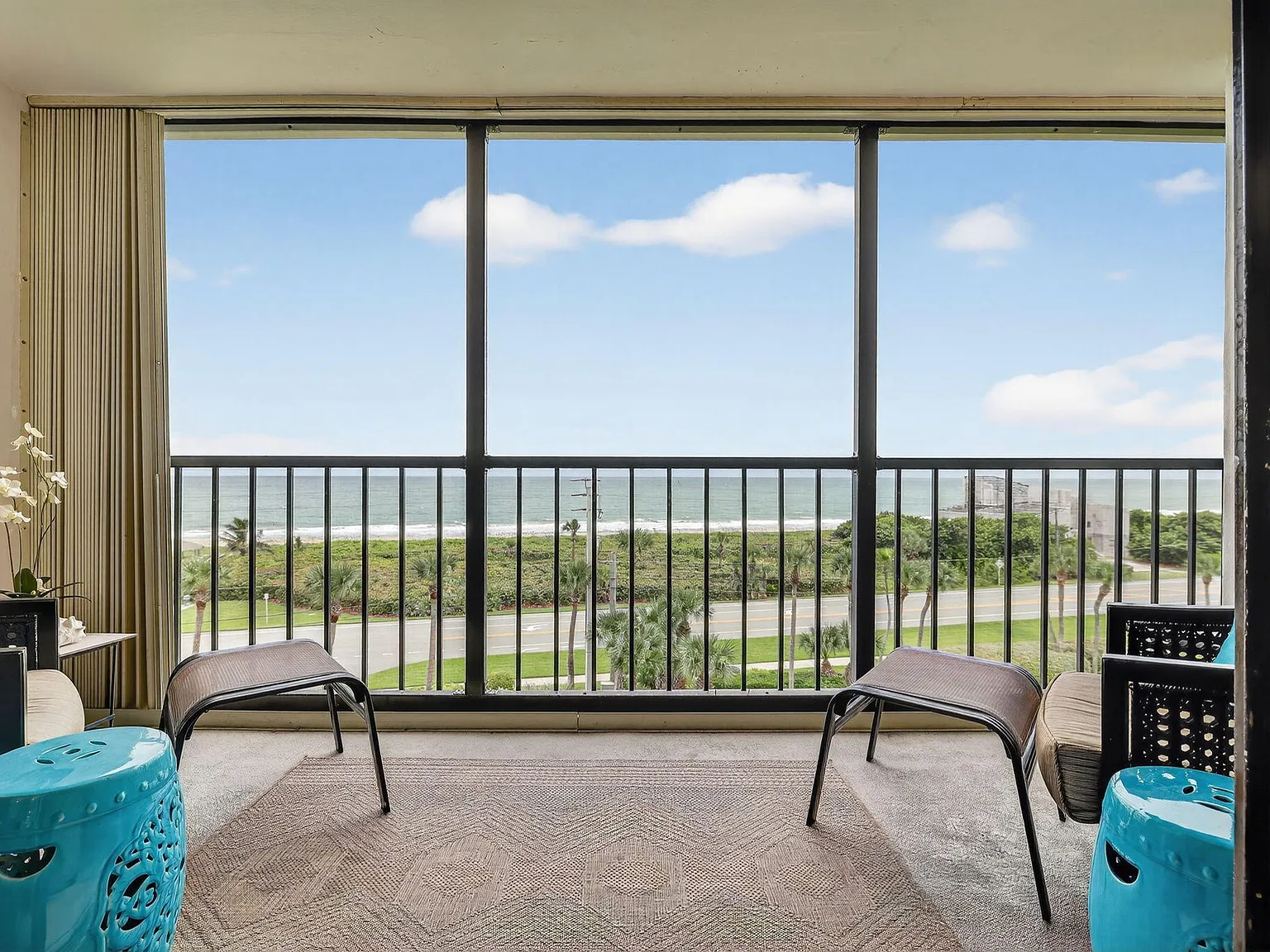 2 bed, 2.0 bath, 1251 sqft, $2,800 — Photo 2