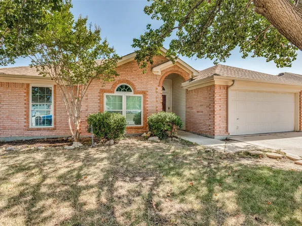 540 Cambridge Dr, Saginaw, TX 76179