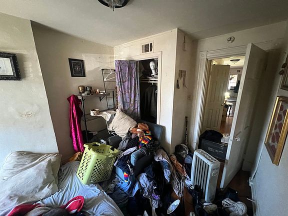 5th image of 3322 Ellwood Ave APT B