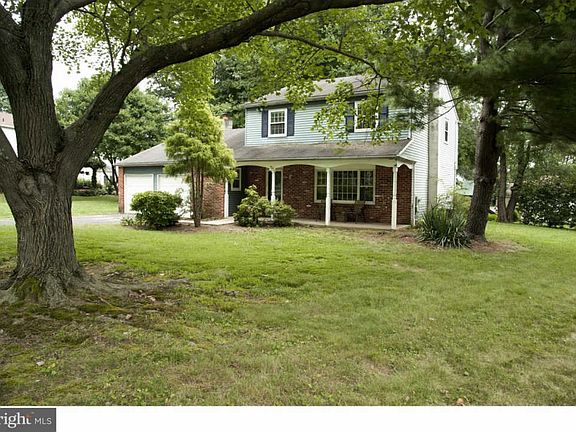 5th image of 463 Norwood Ave