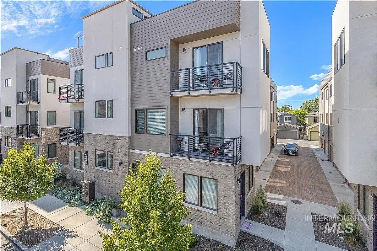 2 bed, 1597 sqft, $3,400 — Photo 1