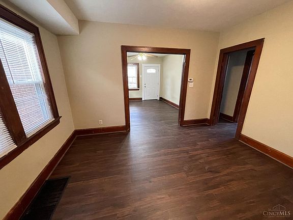 5th image of 946 N E St