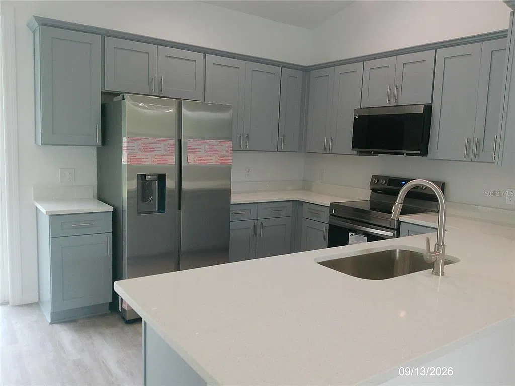 3 bed, 2.0 bath, 1155 sqft, $2,000 — Photo 4