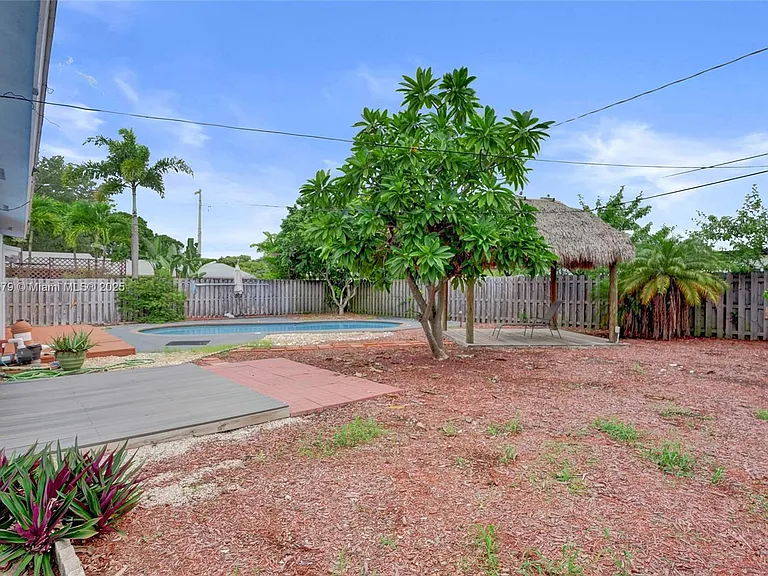 2281 SW 15th St — Photo 10