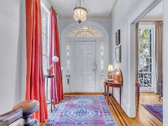 4th image of 211 E Charlton St