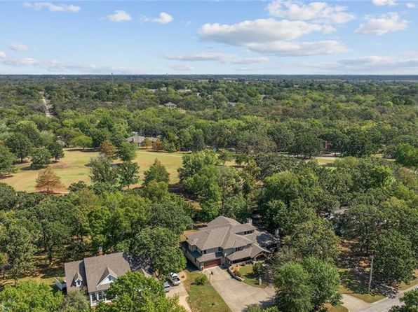 146 Country Club Dr, Nevada, MO 64772