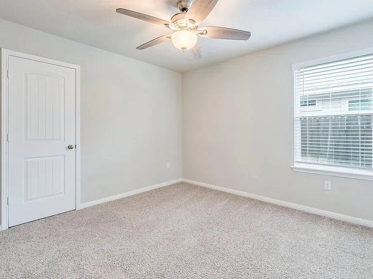 217 Yoakum St — Photo 16