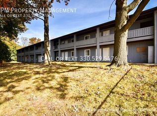 82 1st St SE #7, Barberton, OH 44203