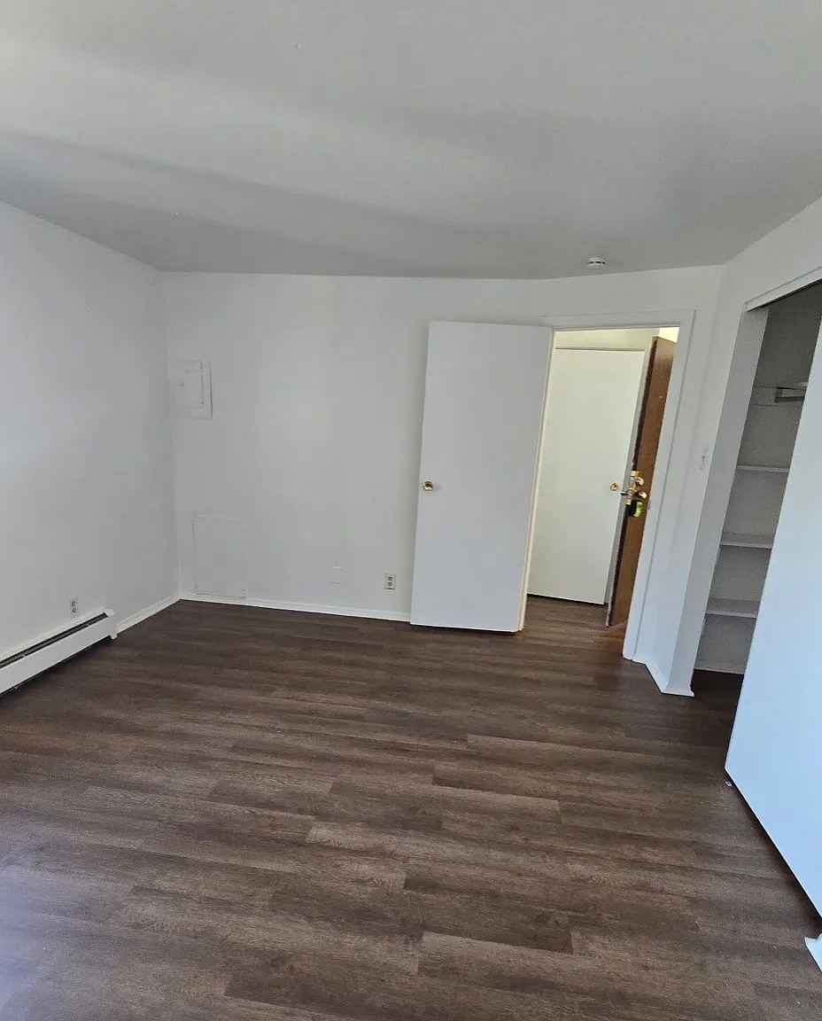 4103 E 4th St — Photo 3