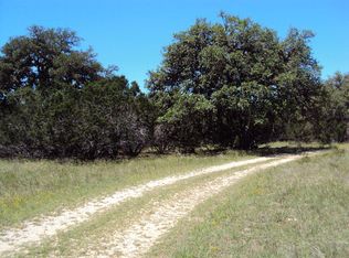 639 Loop Rd, Leakey, TX 78873