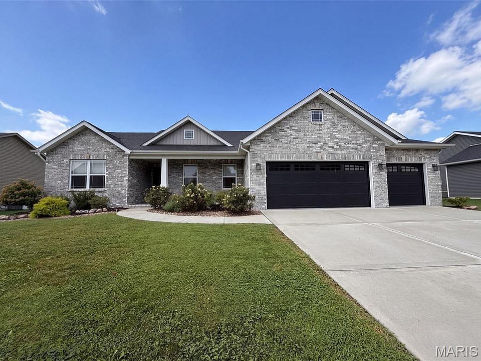 1st image of 217 Emerald Way W