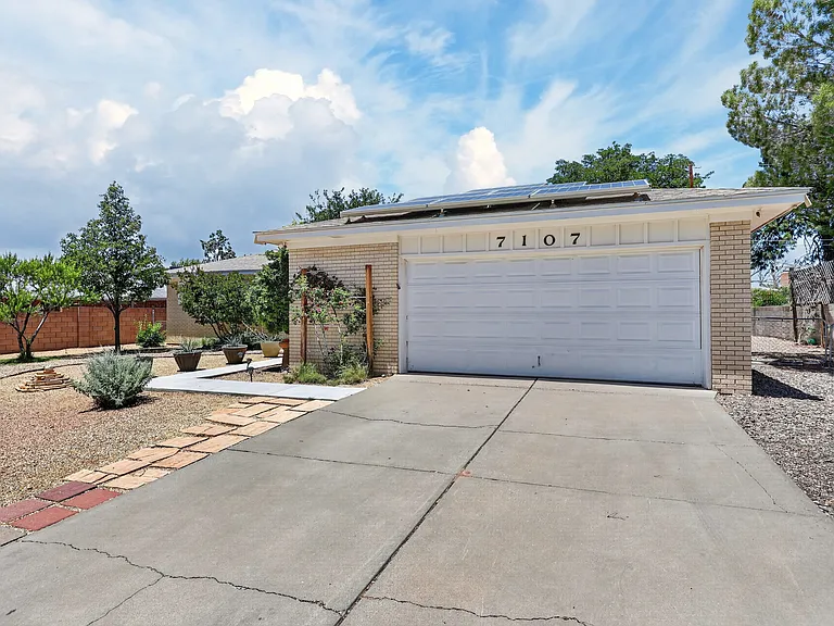 7107 Carriveau Ave NE — Photo 40