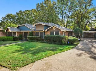 313 Country View Ln, Garland, TX 75043