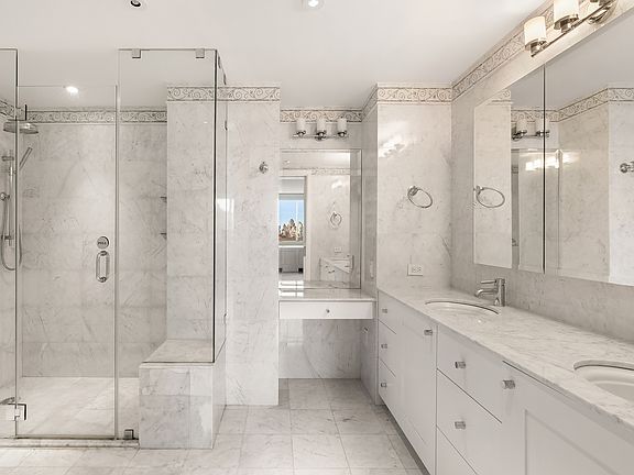 4th image of 30 W 63rd St #14VW