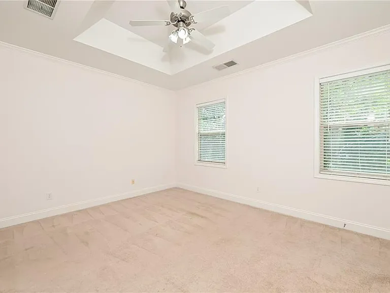 1915 Sterling Oaks Cir — Photo 9