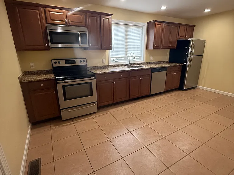 32 Chestnut St #1 — Photo 3