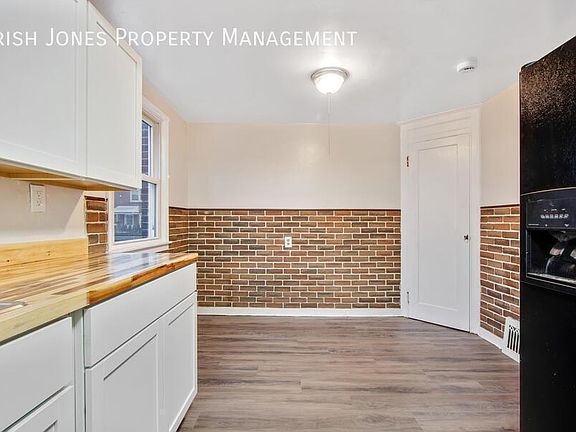2nd image of 15 Arbour Ln APT 2