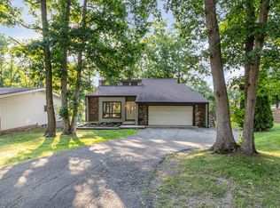 2099 Hidden Valley Dr, Crown Point, IN 46307