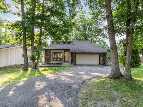 2099 Hidden Valley Dr, Crown Point, IN 46307