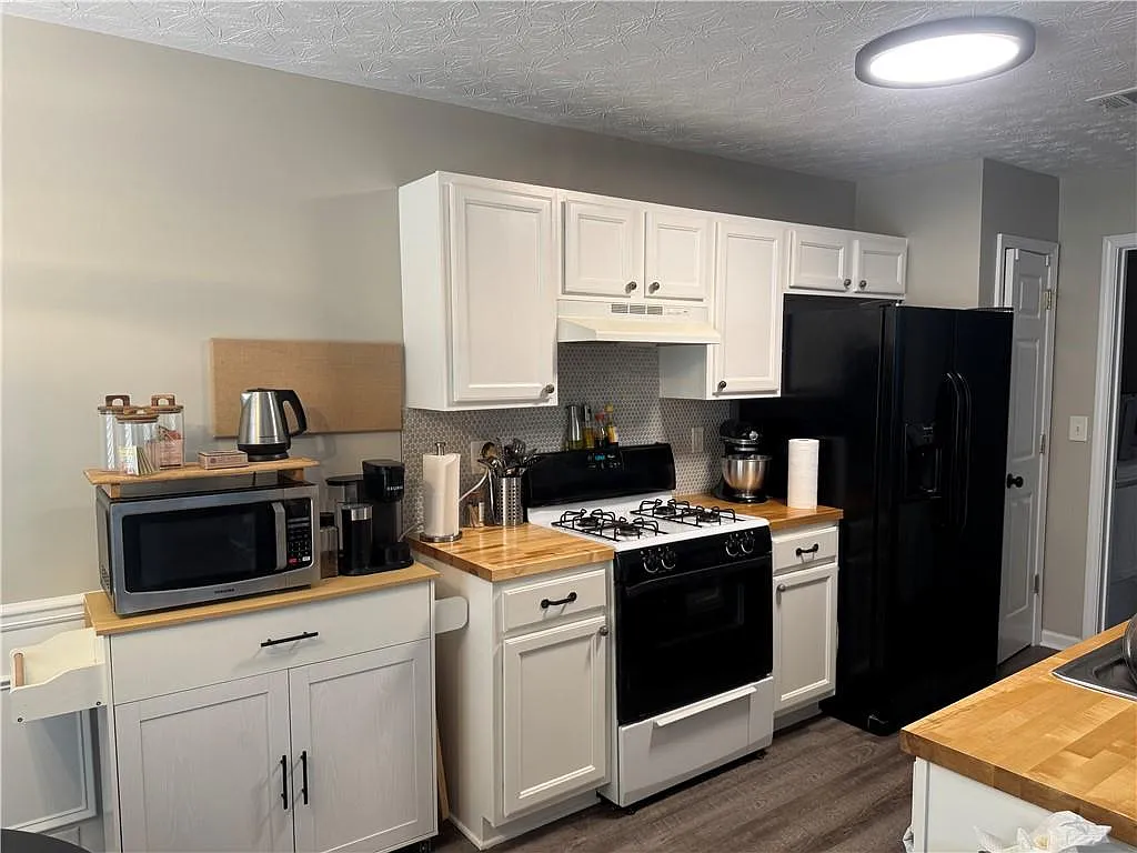 2 bed, 2.5 bath, 1814 sqft, $2,000 — Photo 2