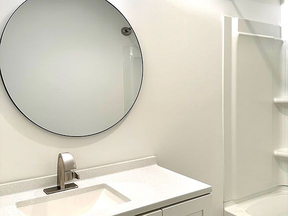 5th image of 652 Oak Grove Rd #18