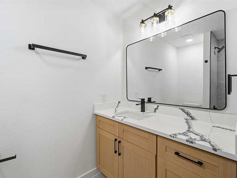 25402 Thistlewaite Ln — Photo 24