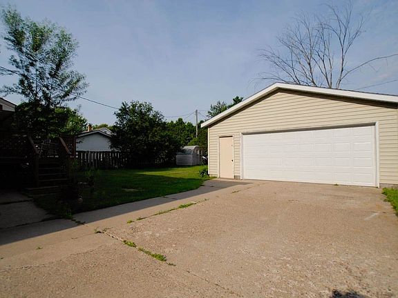 2nd image of 530 9th Ave S