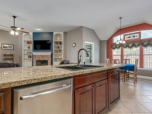 3rd image of 742 Rosewood Dr