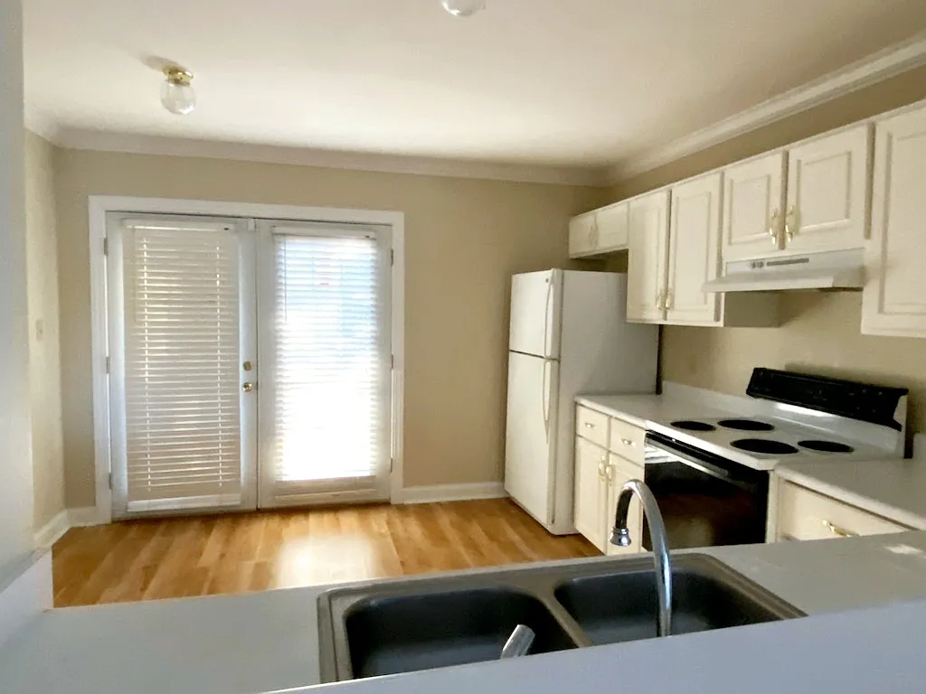 3 bed, 1289 sqft, $2,000 — Photo 4