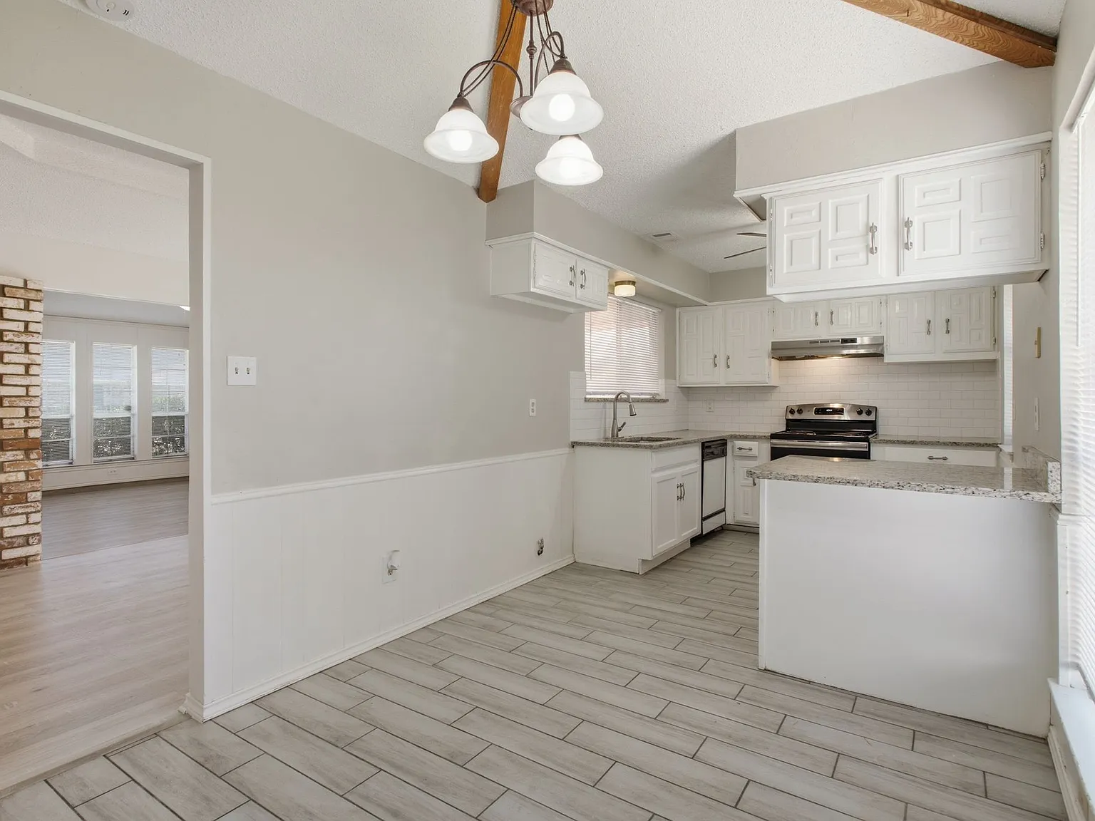 3 bed, 1140 sqft, $1,950 — Photo 2
