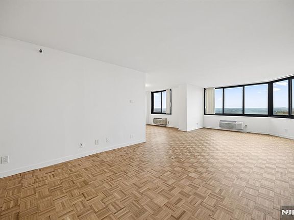 3rd image of 1265 15th St APT 14C