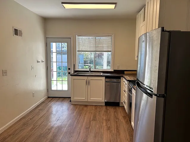89 4th Ave — Photo 3