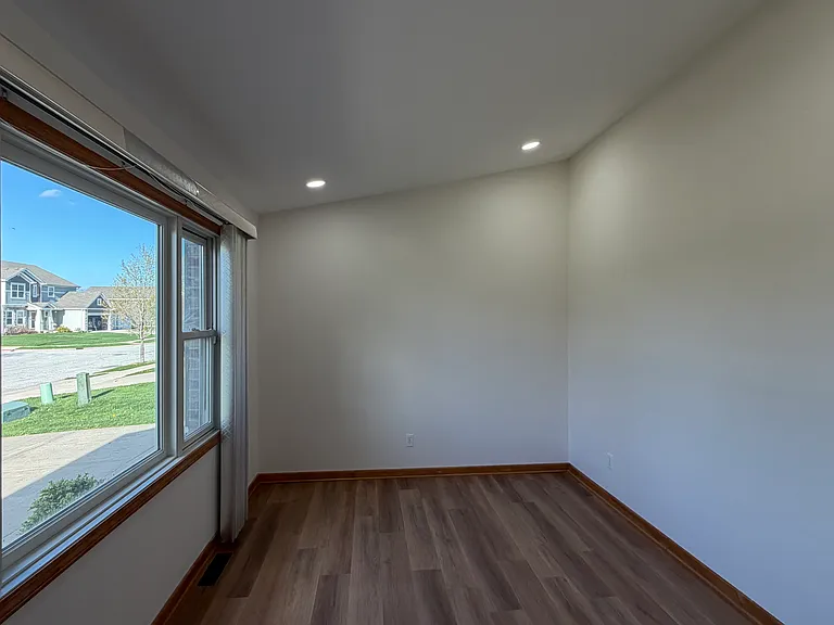 6387 Amanda Dr — Photo 16