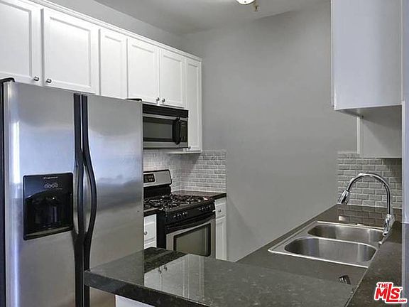 4th image of 10650 Moorpark St APT 303
