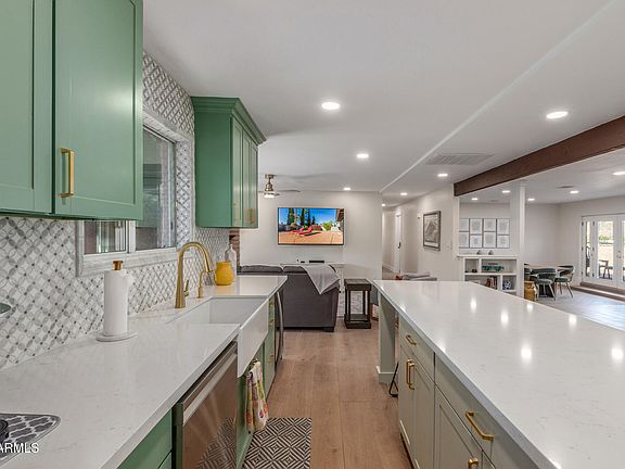4th image of 2402 E CINNABAR Avenue
