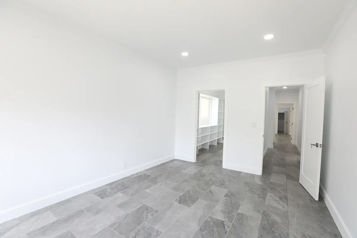 Building Photo - 116 N Heliotrope Ave