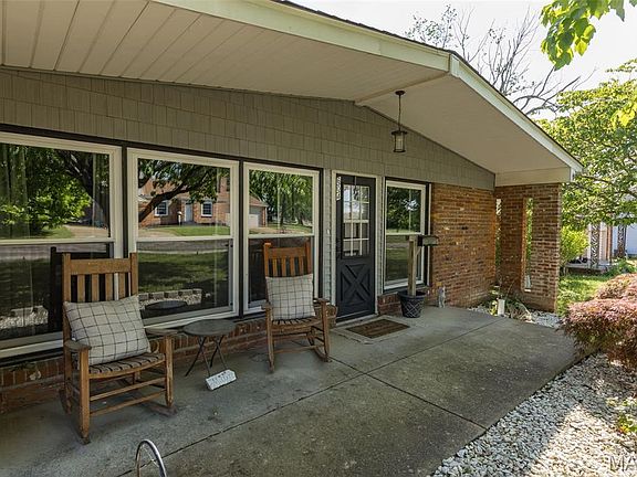 2nd image of 604 Maple St