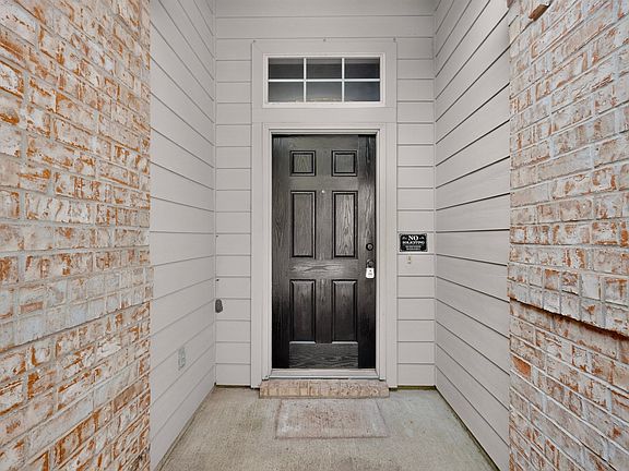 3rd image of 382 Magnolia Dr