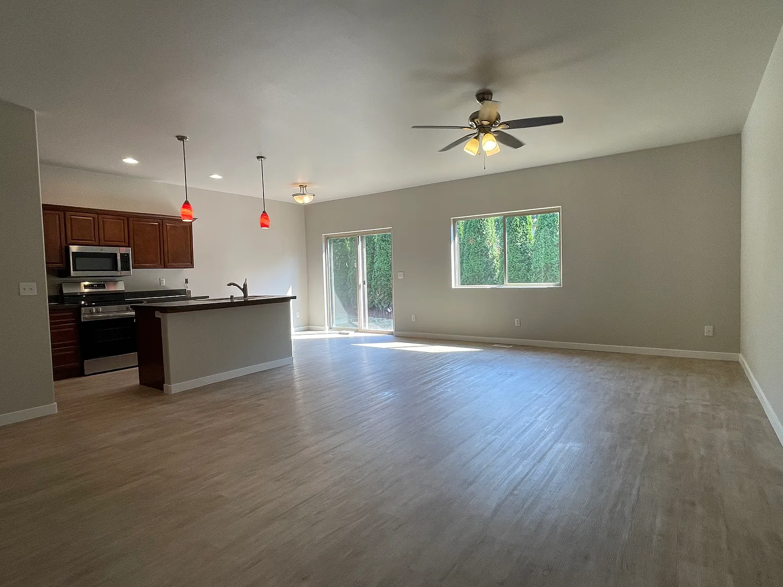 3 bed, 1420 sqft, $2,595 — Photo 3