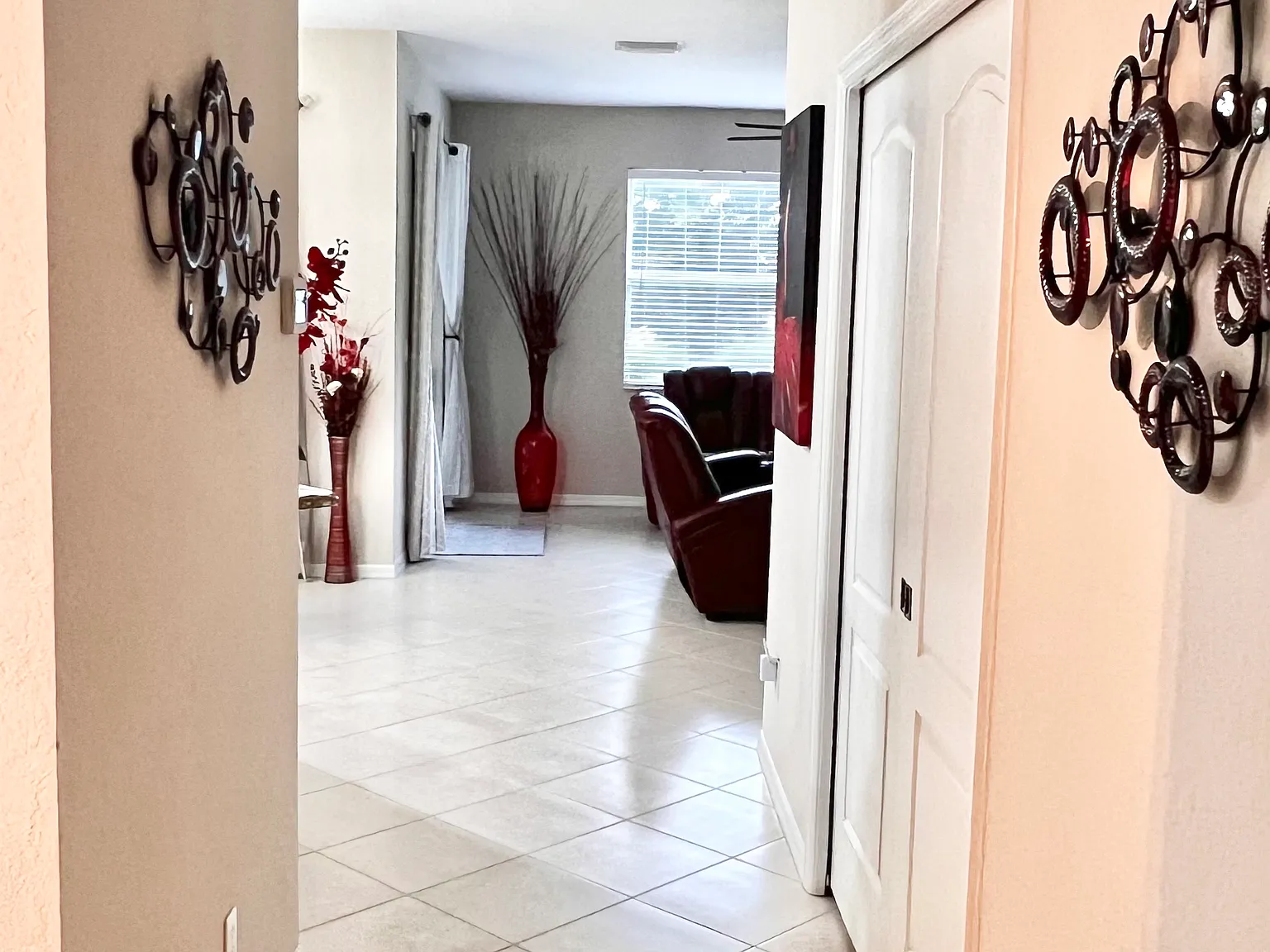 3 bed, 1669 sqft, $2,250 — Photo 2
