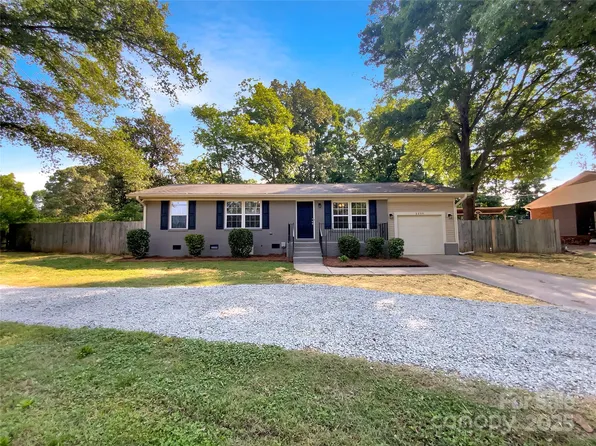 6208 Charlie Walker Rd, Kannapolis, NC 28081