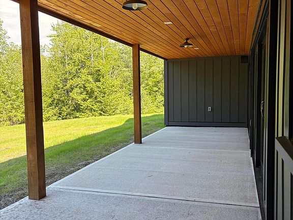 4th image of 16 Village Loop Road