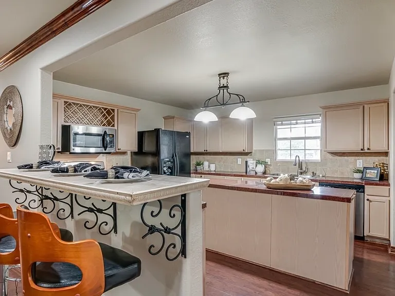 310 Salem Dr #1 — Photo 15