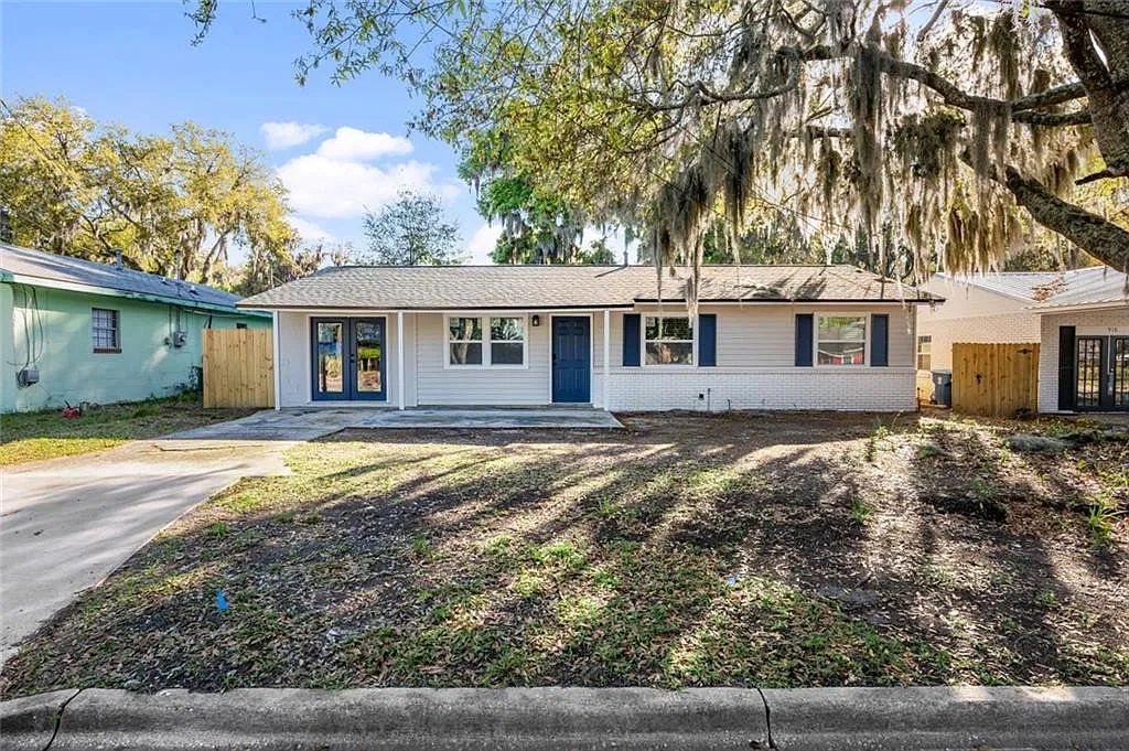 4 bed, 2.0 bath, 1616 sqft, $2,000 — Photo 1