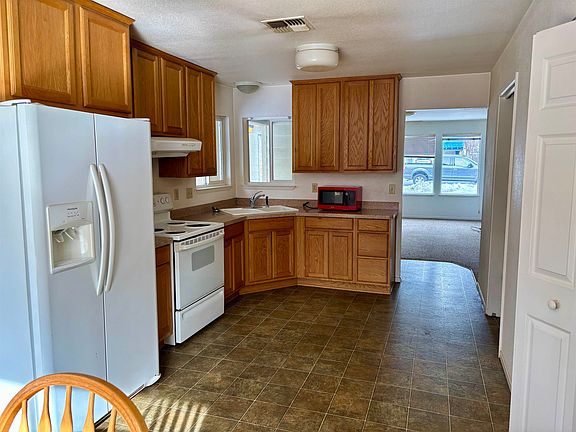 3rd image of 602 Andrews Rd