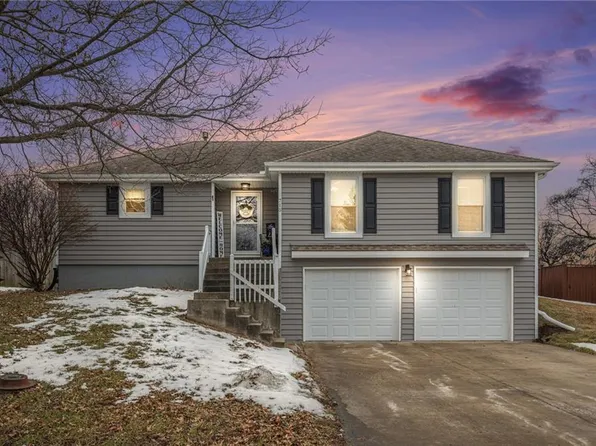 715 Feldspar St, Kearney, MO 64060