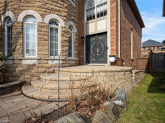 3rd image of 34 Forsyth Cres
