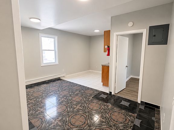 2nd image of 809 Summer Ave #2A