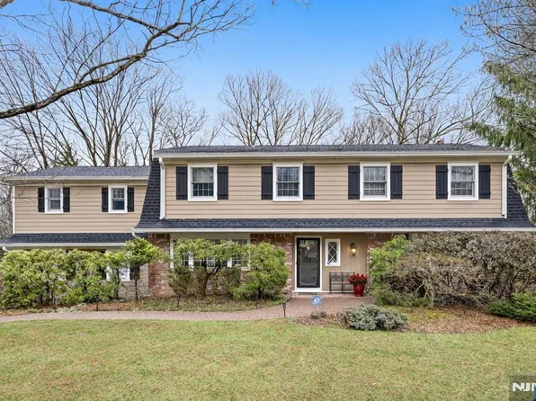 26 Valley Ln, Upper Saddle River, NJ 07458